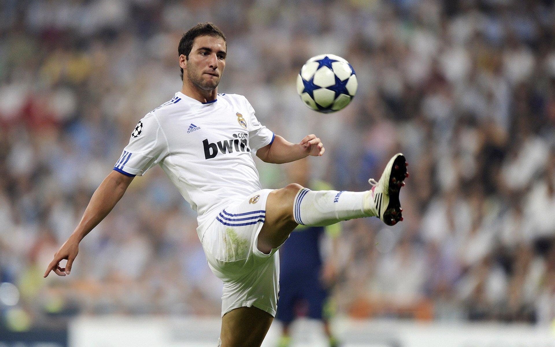 乐鱼体育在线网站-中国足球联赛球队体能训练标准更新，国足 体能